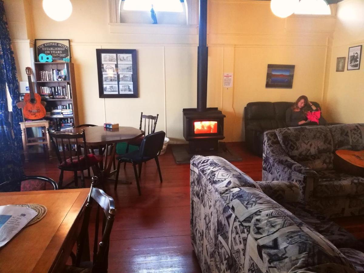 Empire Hotel Backpackers Oamaru Exterior foto